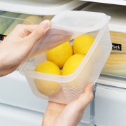 条纹加强筋透明冰箱保鲜盒 软盖带刻度果蔬收纳盒--1.8L